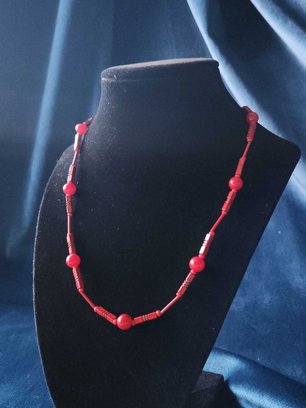 Red statement necklace - Picture 2 of 7